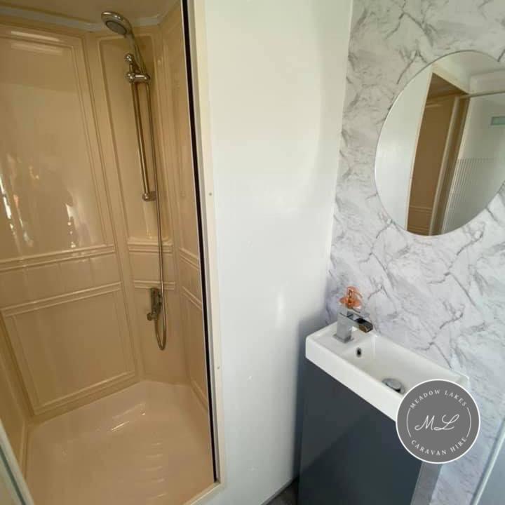 Meadow Lakes 22 - Golden Palm, Pet Friendly, Wifi, Bed Linen - Meadow Lakes Caravan & Lodge Hire Skegness Luaran gambar